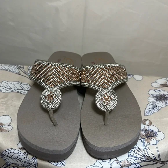 Skechers yoga foam flip cheap flops